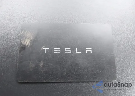 2021 Tesla Model Y Long Range Dual Motor All-Wheel Drive z USA, uszkodzony, nr VIN 5YJYGDEE0MF244216